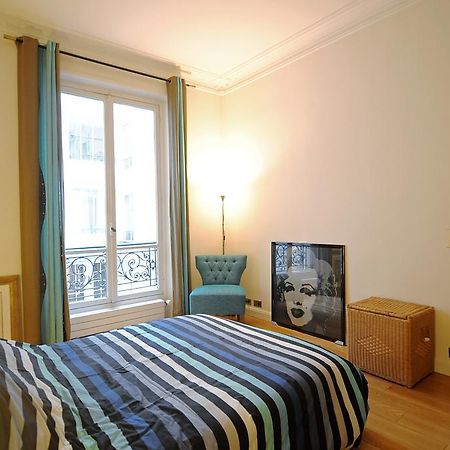 Champs Elysees Homestay - Air Conditioning Paris Rum bild