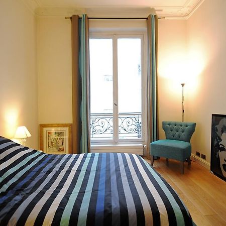 Champs Elysees Homestay - Air Conditioning Paris Rum bild