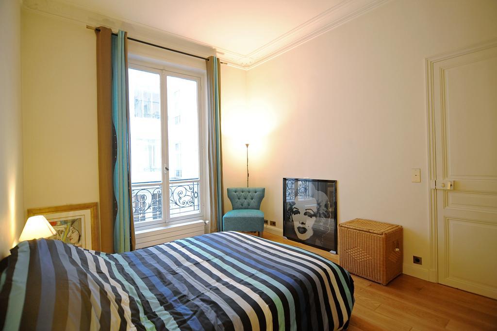 Champs Elysees Homestay - Air Conditioning Paris Rum bild