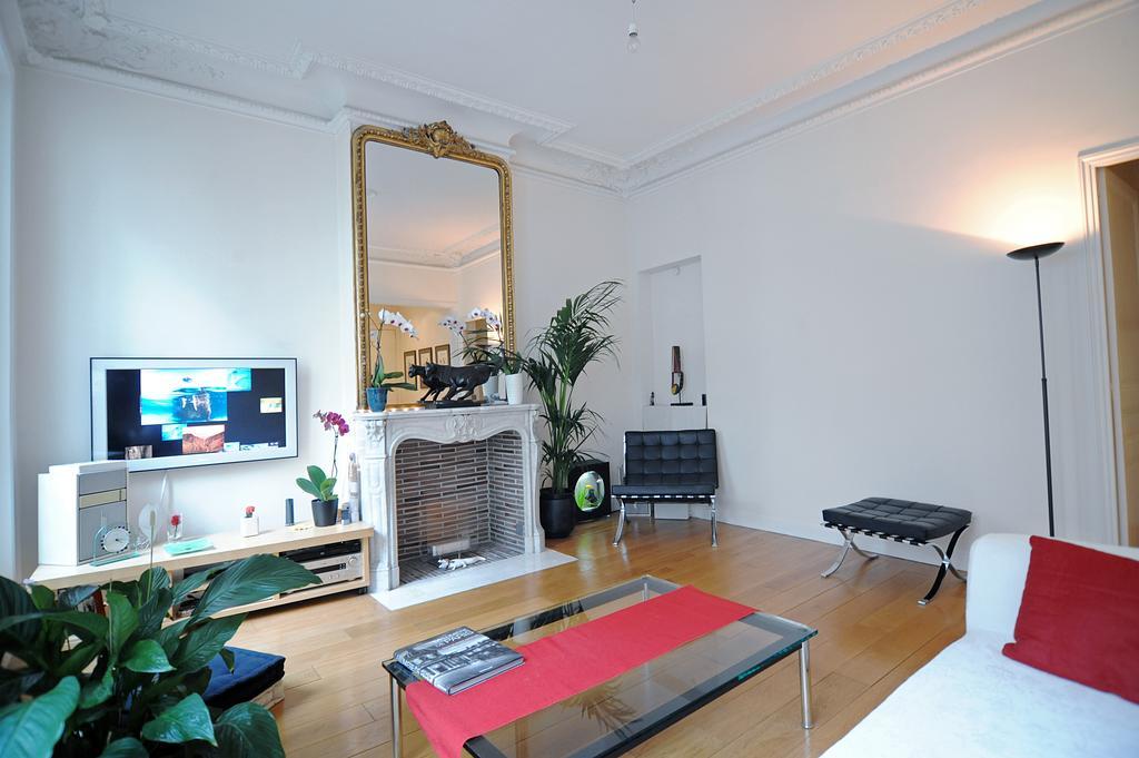 Champs Elysees Homestay - Air Conditioning Paris Rum bild