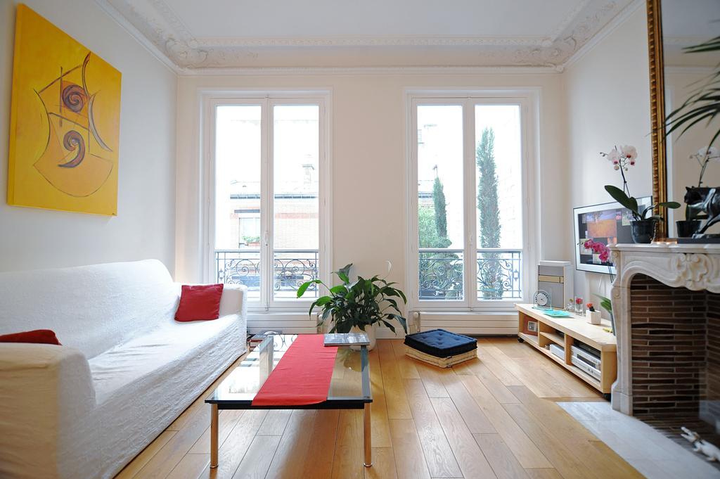 Champs Elysees Homestay - Air Conditioning Paris Rum bild